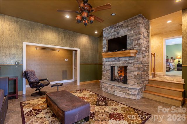446 Windridge Drive, Sugar Grove, NC 28679