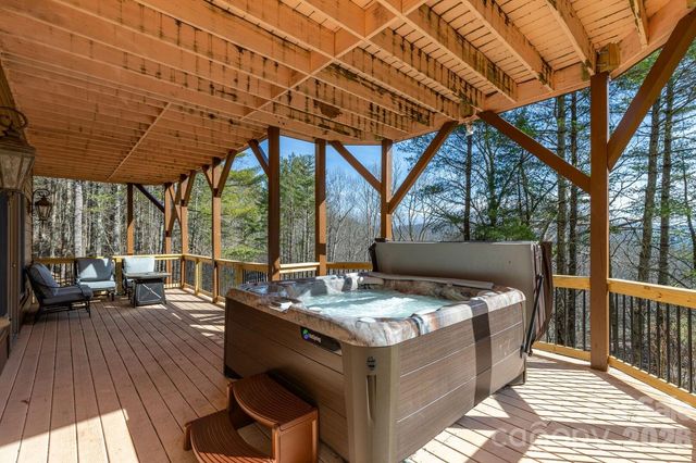 446 Windridge Drive, Sugar Grove, NC 28679