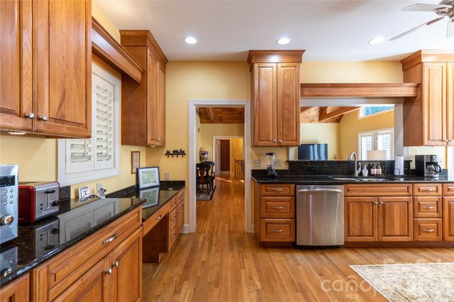446 Windridge Drive, Sugar Grove, NC 28679