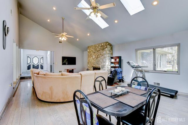 6 Keen Lane, Edison, NJ 08820