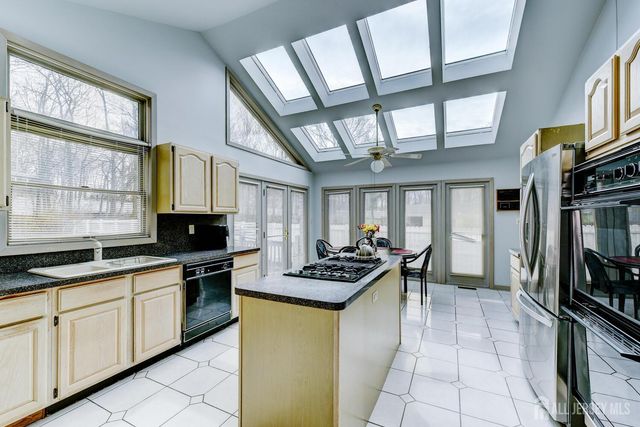 6 Keen Lane, Edison, NJ 08820