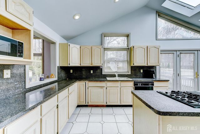 6 Keen Lane, Edison, NJ 08820