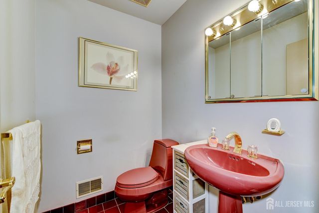 6 Keen Lane, Edison, NJ 08820