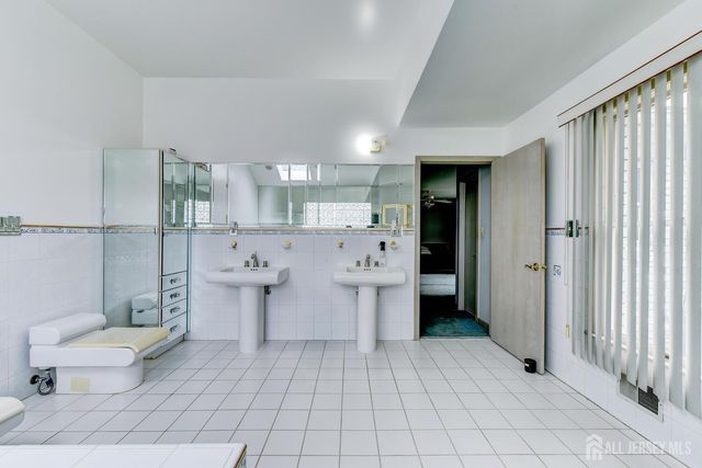 6 Keen Lane, Edison, NJ 08820