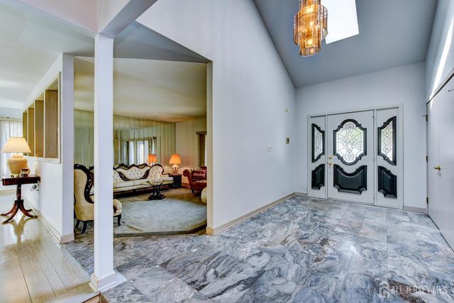 6 Keen Lane, Edison, NJ 08820