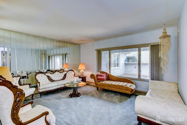 6 Keen Lane, Edison, NJ 08820