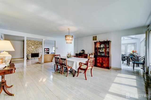 6 Keen Lane, Edison, NJ 08820