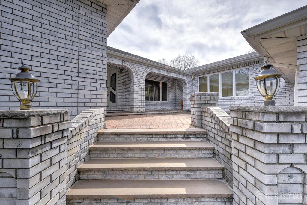 6 Keen Lane, Edison, NJ 08820