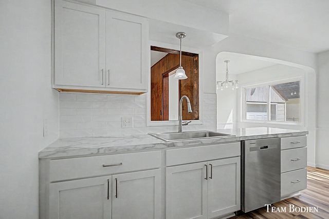 2700 Rockwood Court, Wyoming, MI 49519
