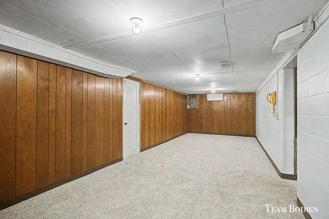 2700 Rockwood Court, Wyoming, MI 49519