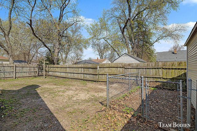 2700 Rockwood Court, Wyoming, MI 49519