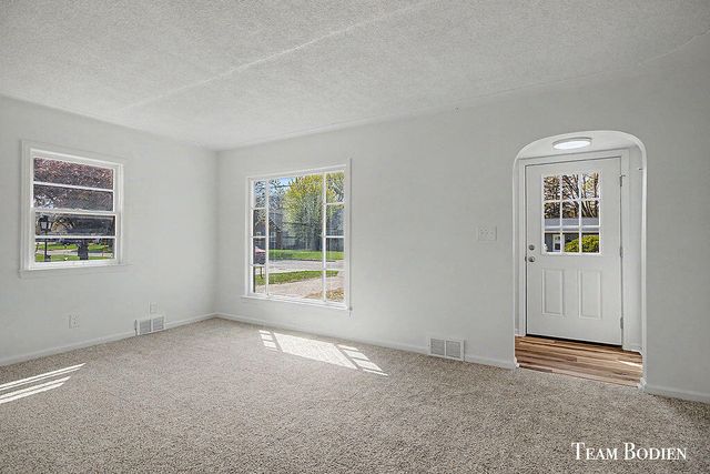 2700 Rockwood Court, Wyoming, MI 49519