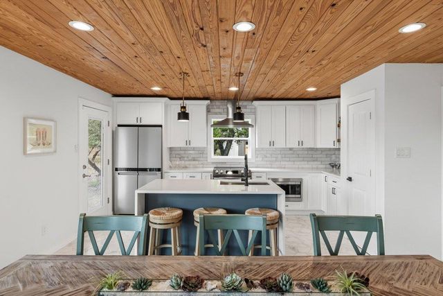 109 Freedom DR, Wimberley, TX 78676