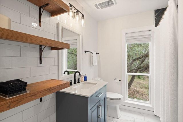 109 Freedom DR, Wimberley, TX 78676
