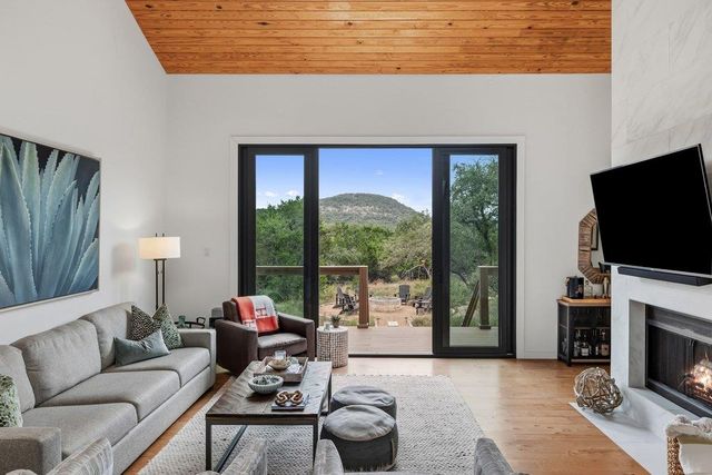 109 Freedom DR, Wimberley, TX 78676