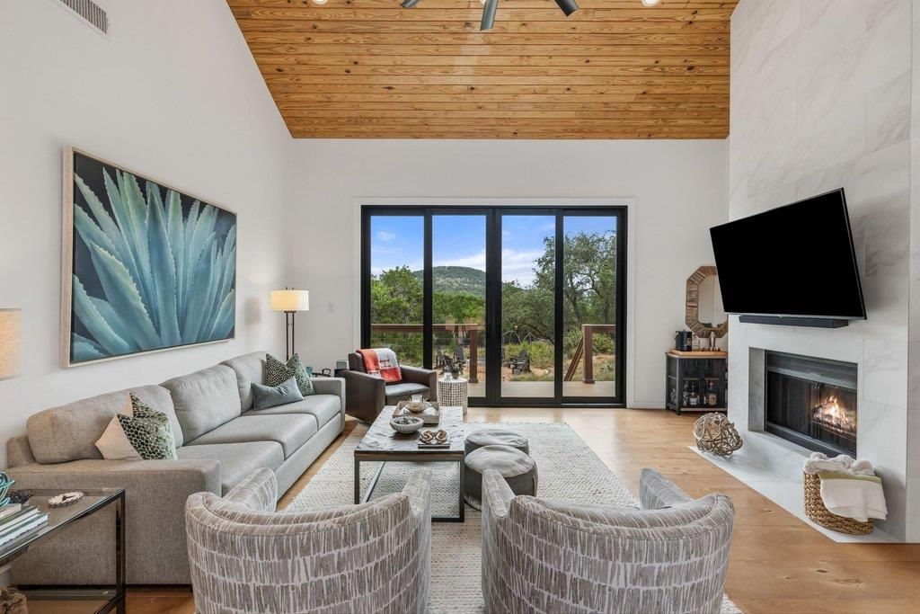 109 Freedom DR, Wimberley, TX 78676