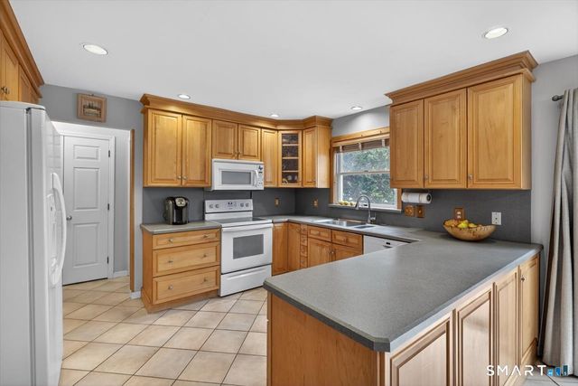 15 Farm Brook Court, Hamden, CT 06514