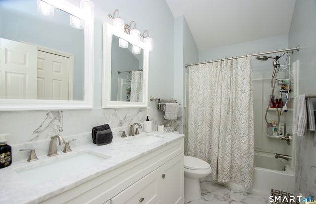 304 Sienna Drive 304, Danbury, CT 06810