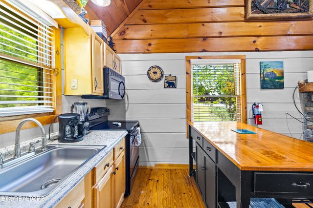 1017 Walini Way, Sevierville, TN 37876