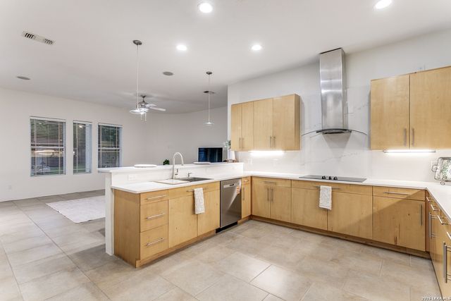 910 Silent Hollow, San Antonio, TX 78260