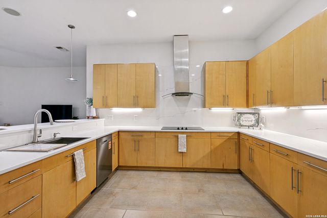 910 Silent Hollow, San Antonio, TX 78260