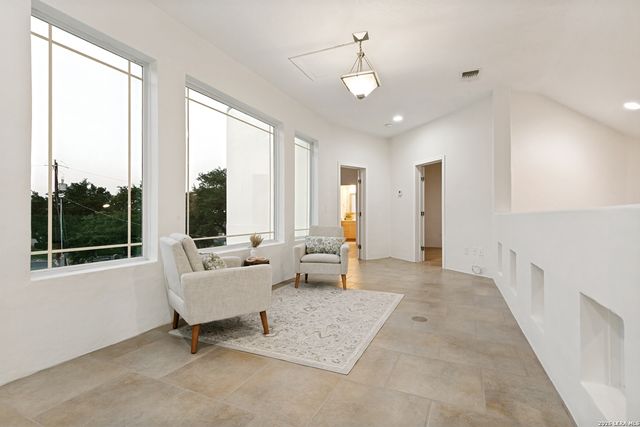 910 Silent Hollow, San Antonio, TX 78260