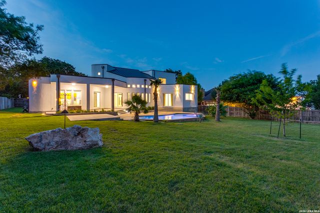 910 Silent Hollow, San Antonio, TX 78260