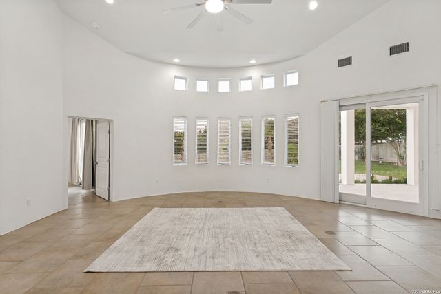 910 Silent Hollow, San Antonio, TX 78260