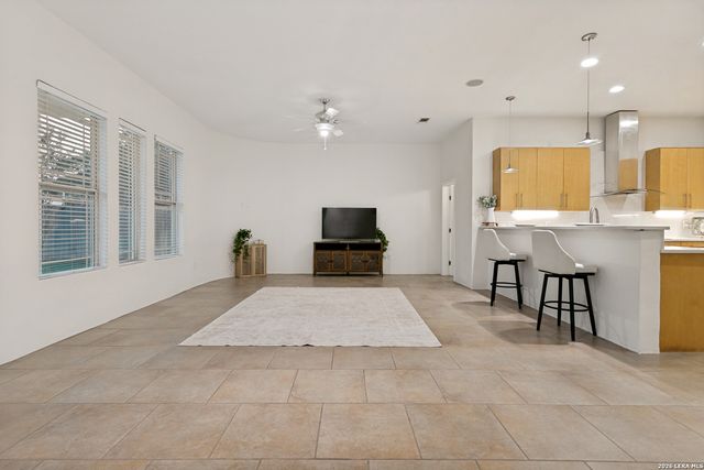 910 Silent Hollow, San Antonio, TX 78260