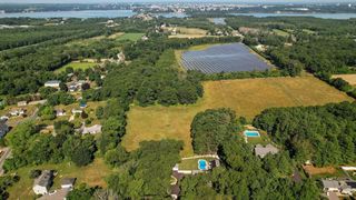 6 Cahoons Ln, Westport, MA 02790