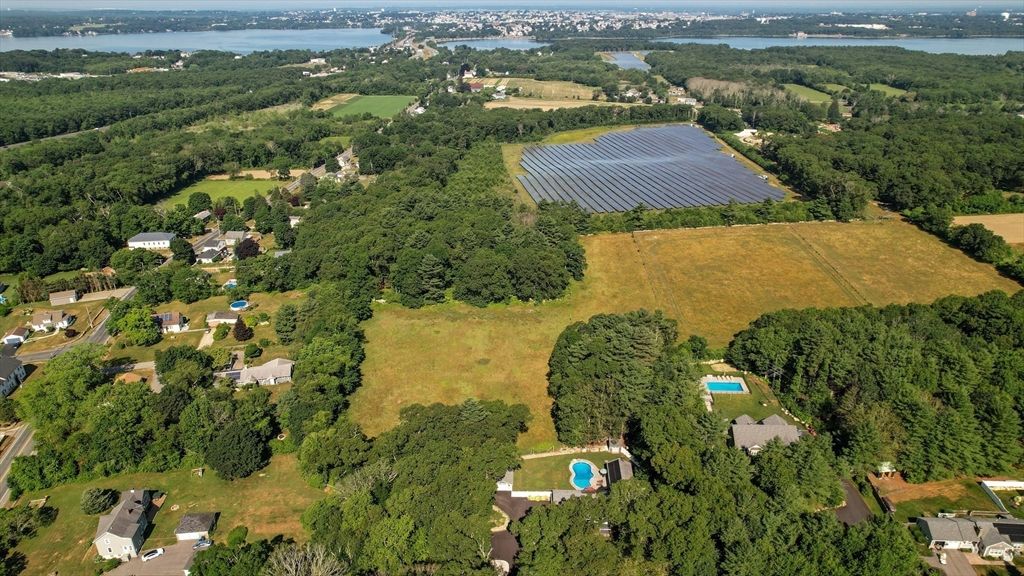 6 Cahoons Ln, Westport, MA 02790