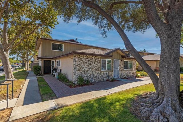 9861 Mission Greens Ct 1, Santee, CA 92071