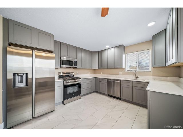 845 Macon St, Aurora, CO 80010