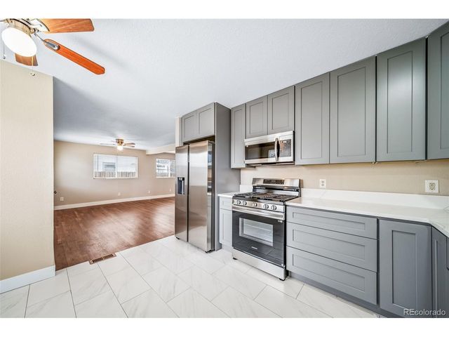 845 Macon St, Aurora, CO 80010