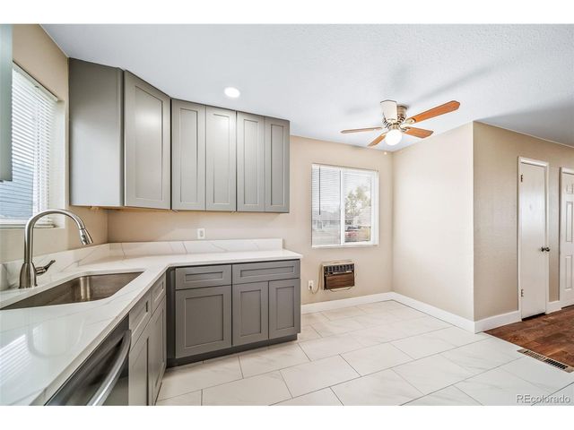 845 Macon St, Aurora, CO 80010