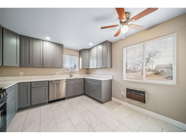 845 Macon St, Aurora, CO 80010