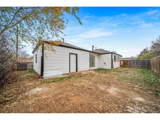 845 Macon St, Aurora, CO 80010