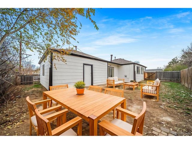 845 Macon St, Aurora, CO 80010