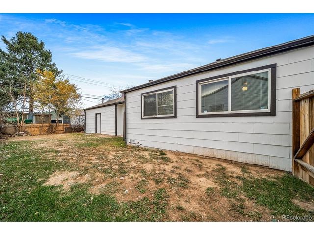 845 Macon St, Aurora, CO 80010