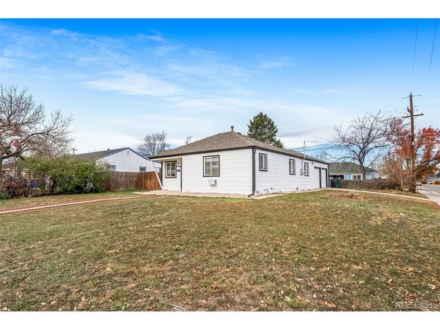 845 Macon St, Aurora, CO 80010