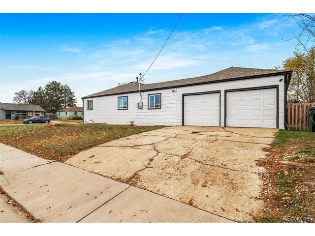 845 Macon St, Aurora, CO 80010