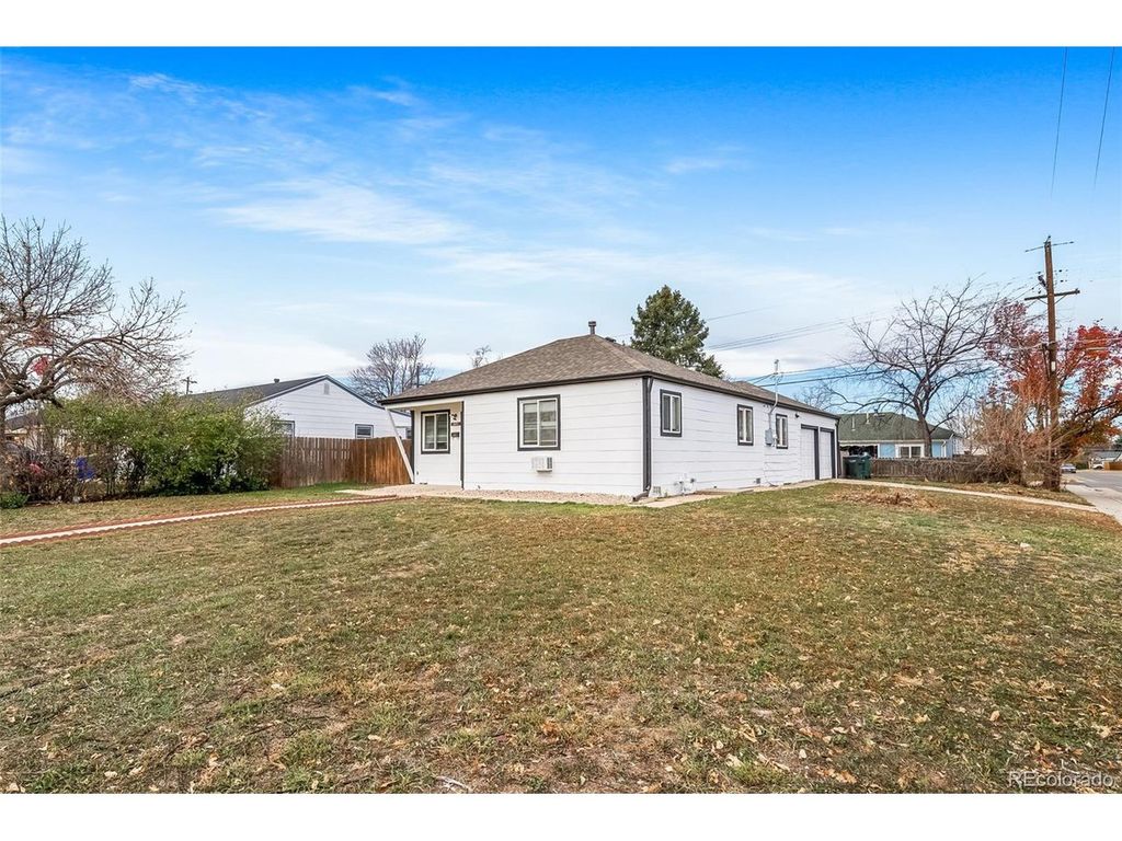 845 Macon St, Aurora, CO 80010