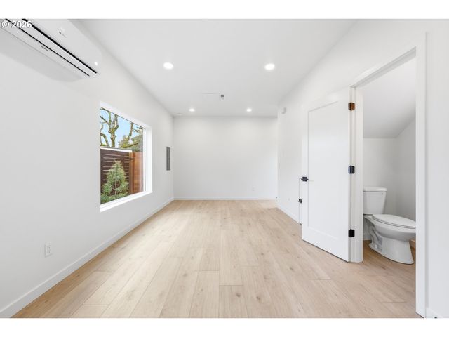 11715 Se ASH St, Portland, OR 97216