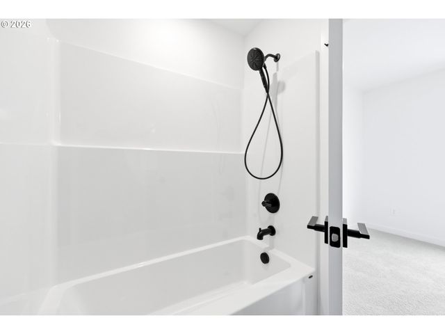 11715 Se ASH St, Portland, OR 97216