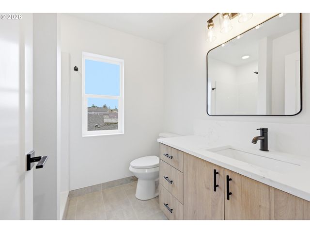 11715 Se ASH St, Portland, OR 97216