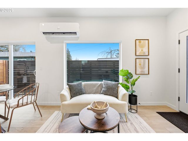 11715 Se ASH St, Portland, OR 97216