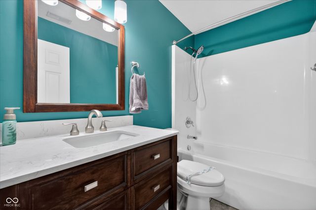 816 Heatherwood Drive, Greenwood, IN 46143