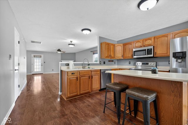 816 Heatherwood Drive, Greenwood, IN 46143
