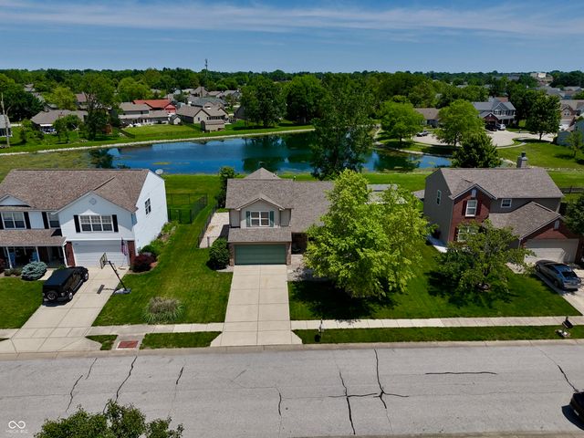 816 Heatherwood Drive, Greenwood, IN 46143