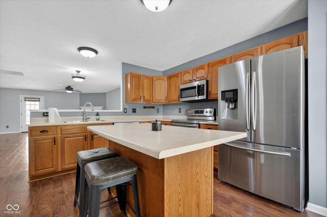 816 Heatherwood Drive, Greenwood, IN 46143